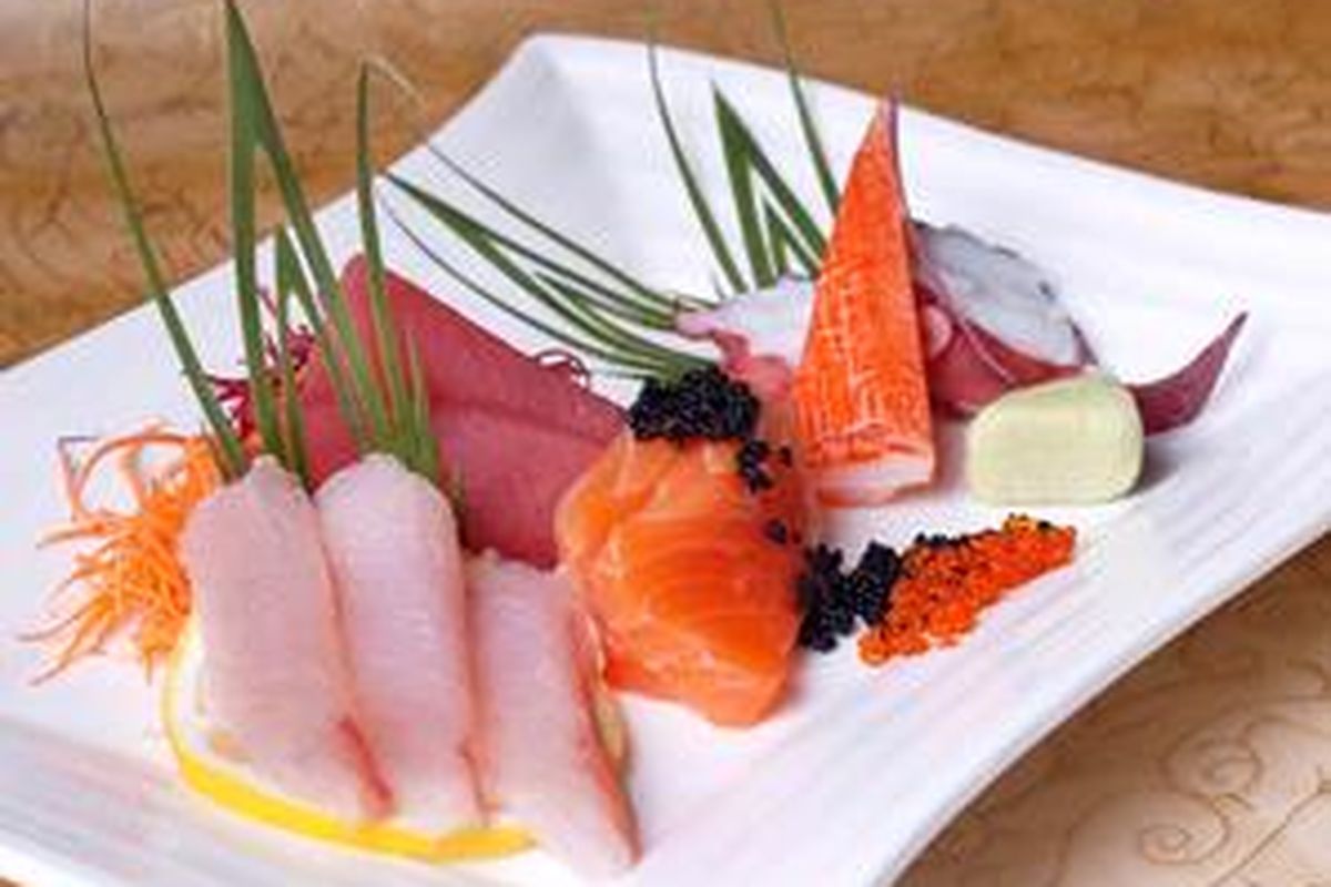Aneka sashimi di Japanese section The Cafe