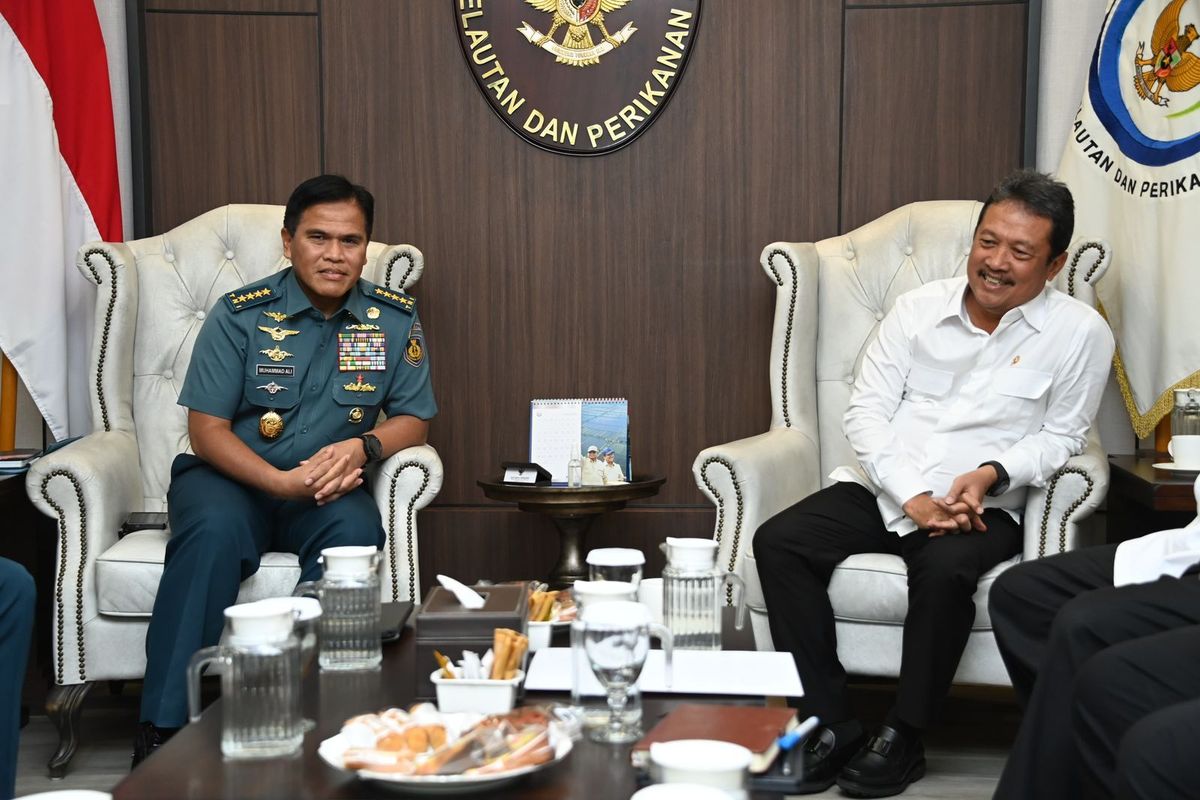 Menteri KP Bantah beda Pendapat dengan TNI AL soal Pagar Laut: Kita Sepakat Bongkar Mulai Rabu