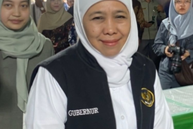Gubernur Jatim, Khofifah Indar Parawansa di Post Mortem RSI Siti Hajar, Kamis (2/10/2025).