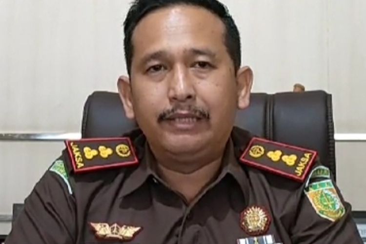 Kajari Kabupaten Probolinggo David P. Duarsa menyebut tersangka dijerat denda lebih besar dari pasal yang diterapkan  kepolisian 