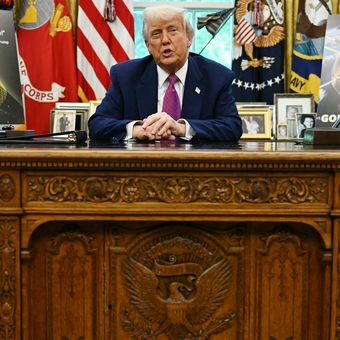 Presiden Amerika Serikat (AS) Donald Trump saat mengumumkan pembangunan perisai rudal Golden Dome di Oval Office, Gedung Putih, Selasa (20/5/2025).