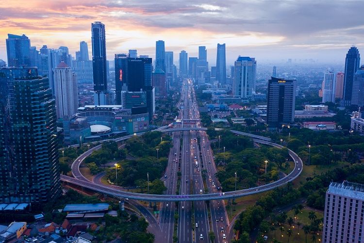 Pemandangan Jakarta. Indonesia termasuk salah satu dari contoh 10 negara berkembang di dunia.