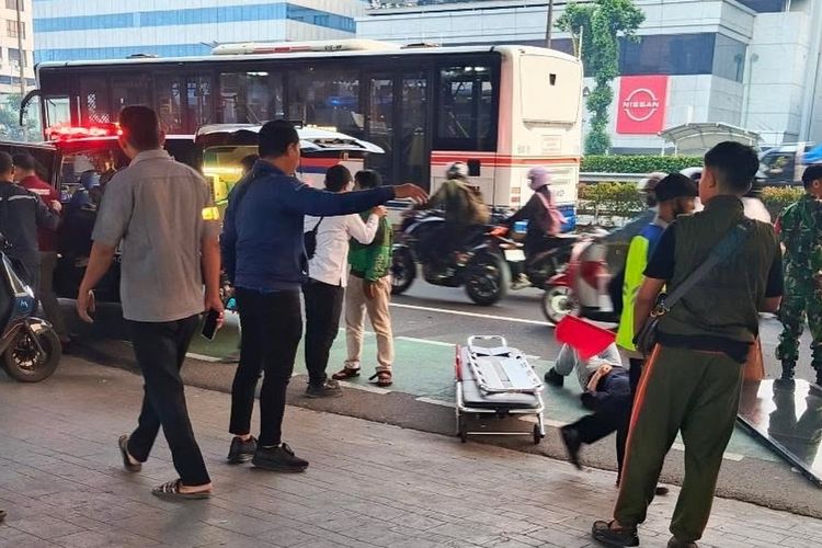 Bus Transjakarta Tabrak Separator di MT Haryono Jaktim, Penyebabnya Masih Diusut