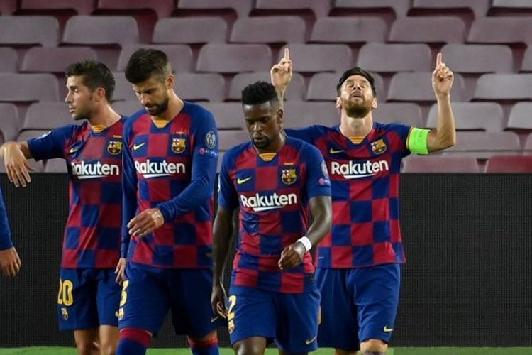 Lionel Messi (kanan) melakukan selebrasi usai mencetak gol dalam laga leg kedua babak 16 besar Liga Champions antara Barcelona dan Napoli di Stadion Camp Nou, Sabtu (8/8/2020) atau Minggu (9/8/2020) dini hari WIB. 
