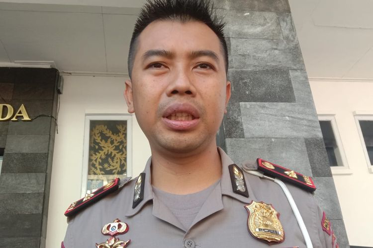 Kasatlantas Polresta Malang Kota, Kompol Yoppy Anggi Khrisna saat diwawancarai awak media pada Senin (8/8/2022) di Mapolresta Malang Kota.