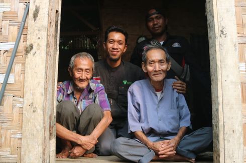 Hidup di Gubuk Tengah Kebun, Kakek Ini Dapat Bantuan dari Dompet Duafa