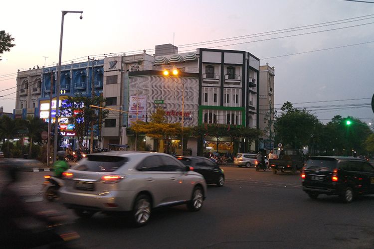 Salah satu sudut kota Solo, Jawa Tengah, Minggu (6/8/2017). Kota tersebut menjadi tuan rumah rangkaian acara Simposium Internasional Asosiasi Mahkamah Konstitusi dan Lembaga Sejenis di Asia (AACC), pada 7-11 Agustus.