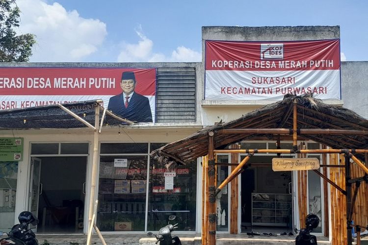 Koperasi Desa Merah Putih Sukasari, salah satu yang jadi percontohan di Karawang, Jawa Barat, Kamis (16/10/2025).