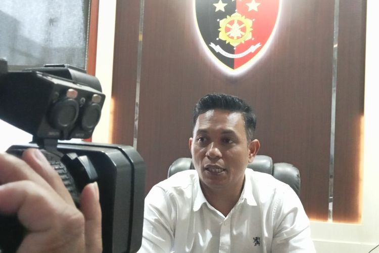 Kasat Reskrim Polrestabes Makassar AKBP Ridwan JM Hutagaol saat diwawancarai awak media di ruang kerjanya, beberapa waktu lalu.