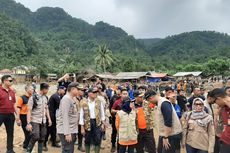 BNPB Serahkan Bantuan Rp 350 Juta kepada Korban Banjir Bandang Lebak