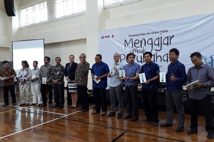 Acara peluncuran buku berjudul “Mengajar untuk Perubahan” di kantor Komisi Pemberantasan Korupsi (KPK), di Kuningan, Jakarta, Selasa (5/12/2017).