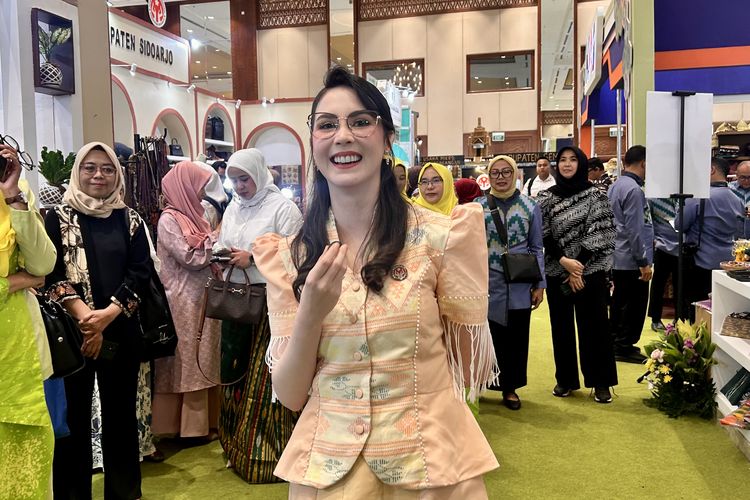 Penampilan Arumi Bachsin di Pembukaan INACRAFT 2026 di Jakarta Convention Center (JCC), Jakarta Pusat, Rabu (4/2/2026).