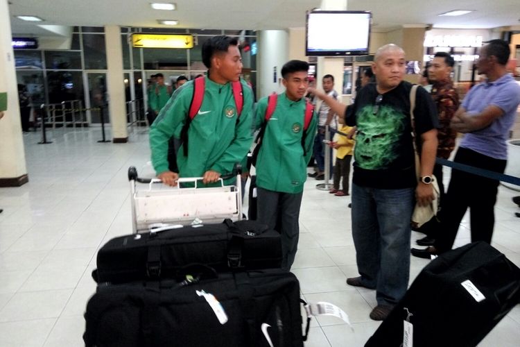 Para pemain Timnas Indonesia U-16 saat tiba di Bandara Adi Sutjipto Yogyakarta