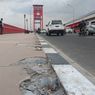 Polisi Buru Pencuri 33 Besi Pembatas Jalan di Jembatan Ampera