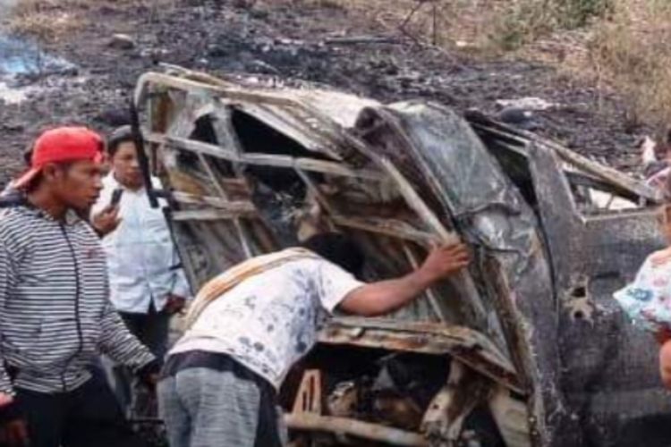 Sebuah mobil pikap yang memuat BBM hangus terbakar bersama dua penumpangnya setelah jatuh ke jurang di tanjakan Mbari Rihu, Kesi, Kecamatan Kempo, Dompu pada Jumat pagi (39/9/2022)