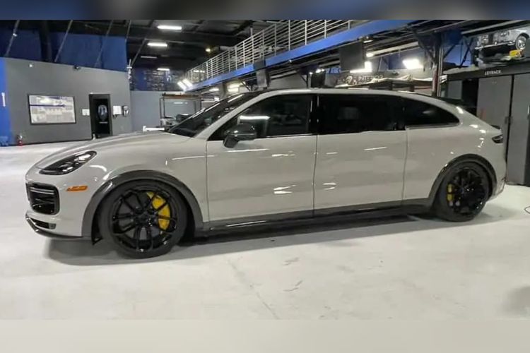 Mark Zuckerberg membagikan foto mobil Porsche Cayenne Turbo GT minivan