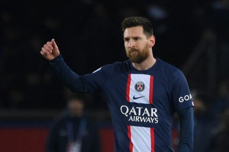 Selebrasi Lionel Messi dalam laga pekan ke-31 Liga Perancis antara PSG vs Lens di Stadion Parc des Princes, 15 April 2023. Terkini, usai kekalahan 1-3 PSG dari Lorient, Messi dilaporkan absen dari latihan lantaran harus terbang ke Arab Saudi. (Photo by FRANCK FIFE / AFP)