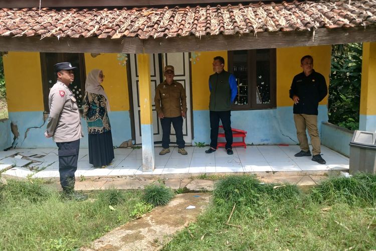 Pergerakan Tanah Hantui Warga Bandung Barat, Puluhan Rumah Retak