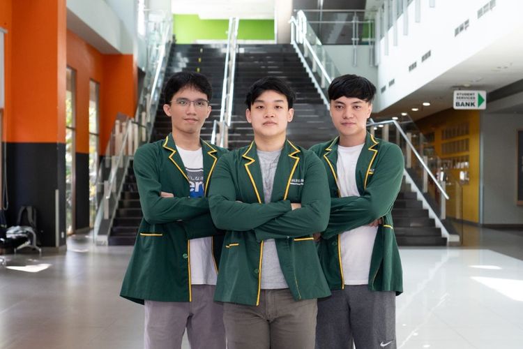 Tiga mahasiswa Kalbis Institute berhasil meraih penghargaan medali emas di ajang International Business Pitching Competition 