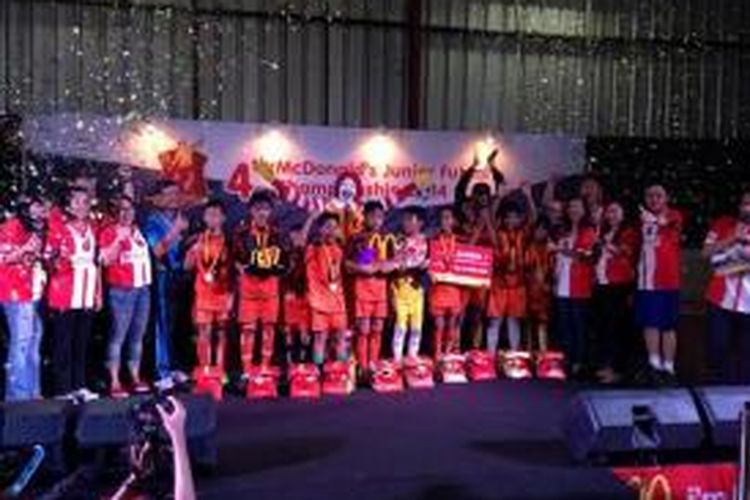 SD Ceger 02 menjuarai McDonald's Junior Futsal Championship 2014 yang berlangsung di Pro Arena Futsal, Jakarta, Minggu (2/11/2014). Di final, SD Ceger 02 mengalahkan SD Kebagusan 03 dengan skor 4-2.