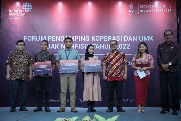 Acara Forum Tenaga Pendamping Koperasi dan UMK DAK Nonfisik Peningkatan Kapasitas Koperasi dan Usaha Mikro Kecil (PK2UMK) Level II Tahun 2022 di Hotel Pullman Denpasar Bali, Rabu malam (16/11/2022).
