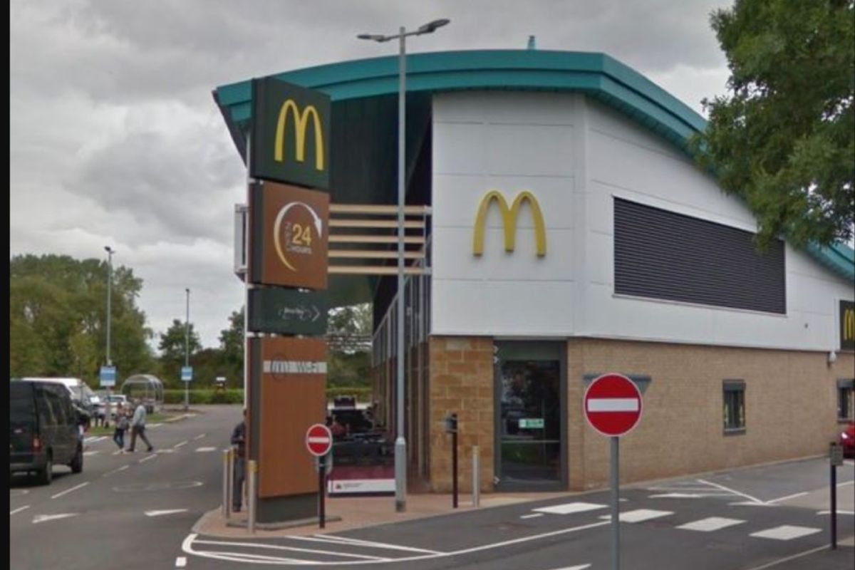 Ratu Elizabeth II memiliki cabanb McDonalds sendiri di Inggris. Berlokasi di Banbury Gateway Shopping Park, di tepi Oxfordshire  