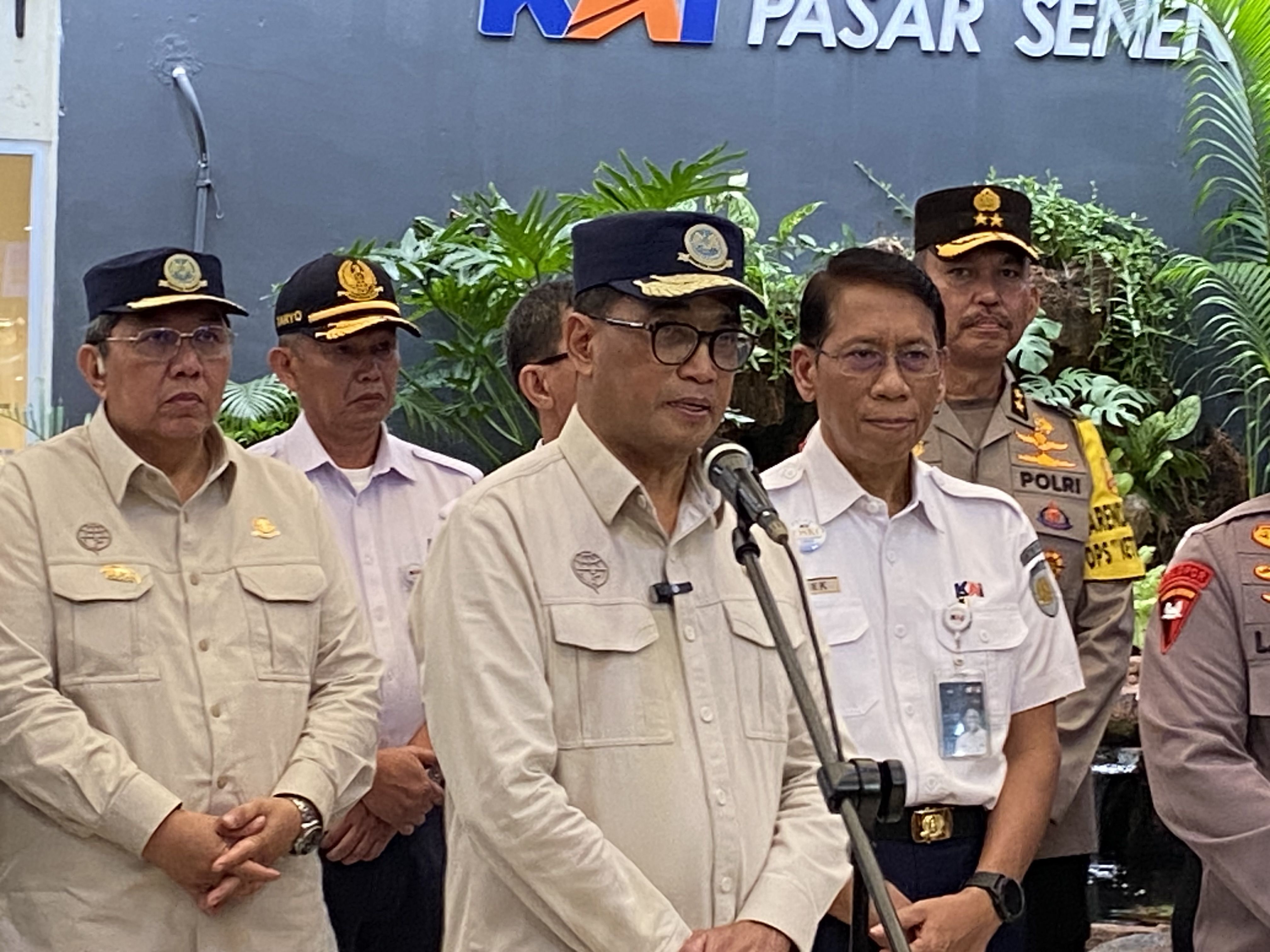 Tinjau Arus Mudik di Stasiun Pasar Senen, Menhub Minta KAI Cek Fasilitas dan Antisipasi Cuaca