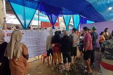 TPS Kebanjiran, Warga Kampung Tanah Merah Tetap Antusias Gunakan Hak Pilih