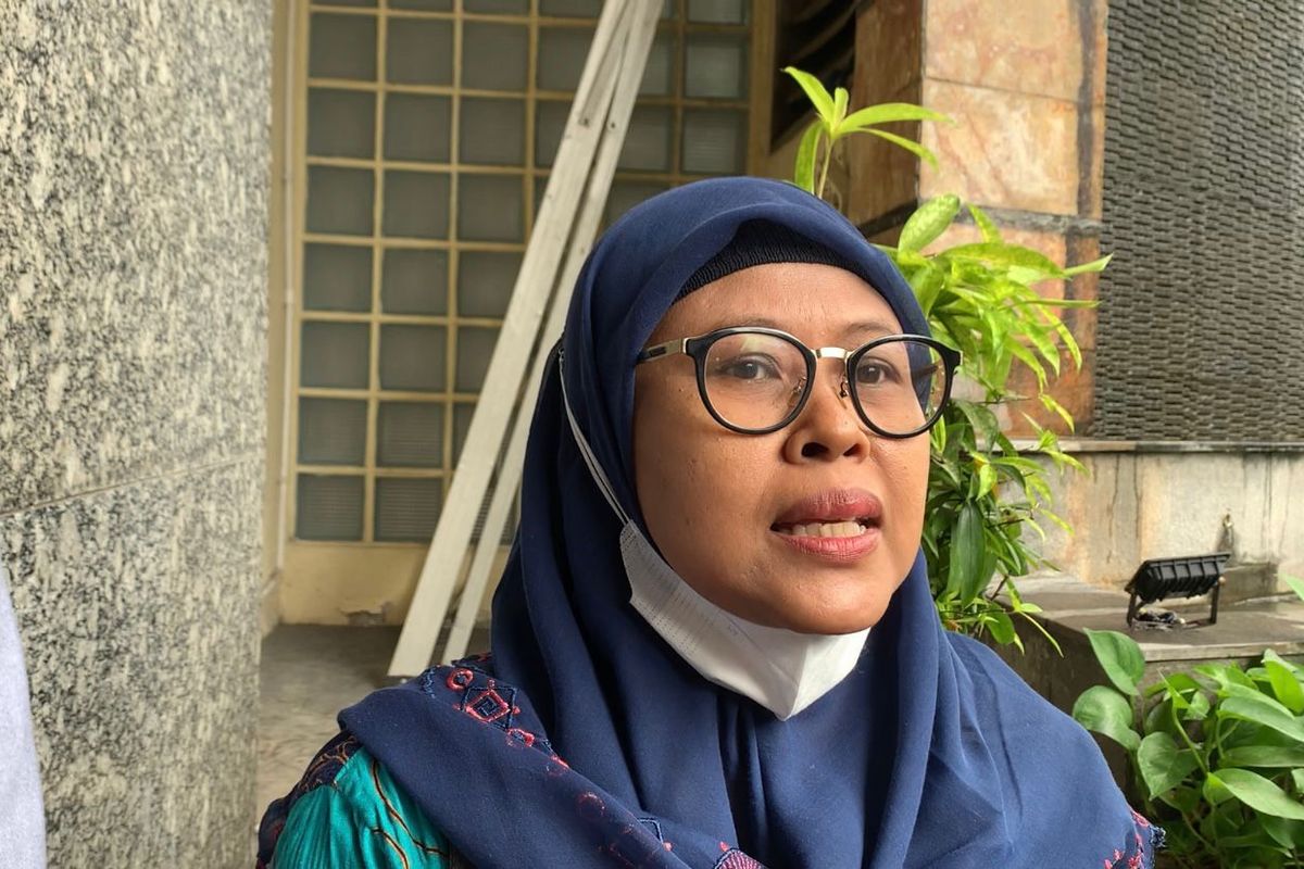 Kuasa hukum Yuliantika, Sri Suparyati, saat ditemui di Kementrian Kesehatan RI, Jakarta Selatan, Kamis (2/3/2023). Yuliantika mengalami kelumpuhan usai persalinan operasi caesar diduga karena malpraktik pada 2020 di salah satu RS di Ciputat, Tangerang Selatan.