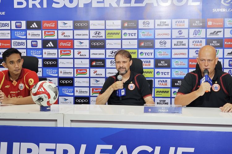 Pelatih Persija Jakarta, Mauricio Souza, dan kapten tim Rizky Ridho