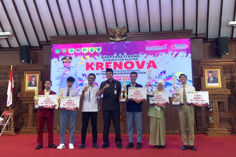 Acara final ajang Krenova Klaten tingkat pelajar 2023 menampilkan berbagai inovasi hasil kreativitas 15 peserta yang berasal dari berbagai sekolah di Surakarta, Boyolali, Sukoharjo, Karanganyar, Wonogiri, Sragen, dan Klaten, Jawa Tengah.