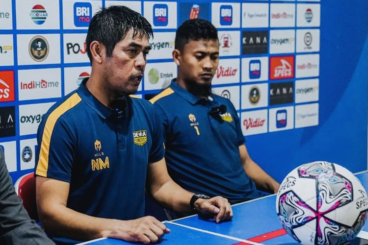 Jelang pekan ke-5 Liga 1 2022-2023 melawan Madura United pelatih Dewa United FC Nil Maizar konferensi press di Stadion Gelora Bangkalan, Kamis (18/8/2022) siang.