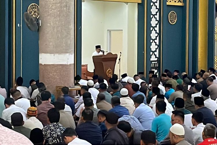Bacawapres dari koalisi Perubahan Muhaimin Iskandar atau Cak Imin mengisi tausiah Jumat di Masjid Al-Fathu Komplek Pemkab Soreang Kabupaten Bandung, Jumat (15/9/2023).