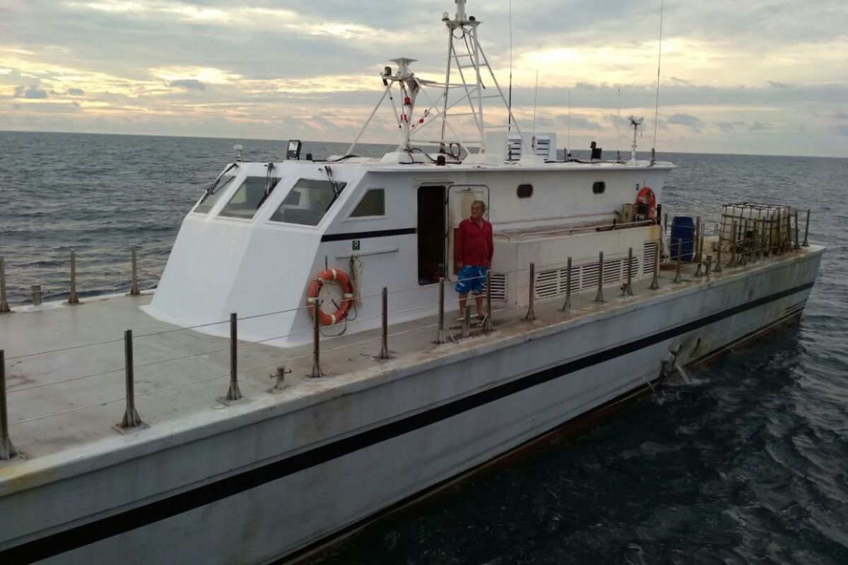 Kapal pengangkut 1 ton sabu asal China saat dimanankan di perairan Tanjung Berakit, Pulau Bintan, Kepulauan Riau