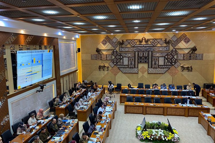 Menteri Kesehatan Budi Gunadi Sadikin melakukan Rapat Kerja (raker) bersama Komisi IX DPR RI di Jakarta, Senin (20/3/2023). 