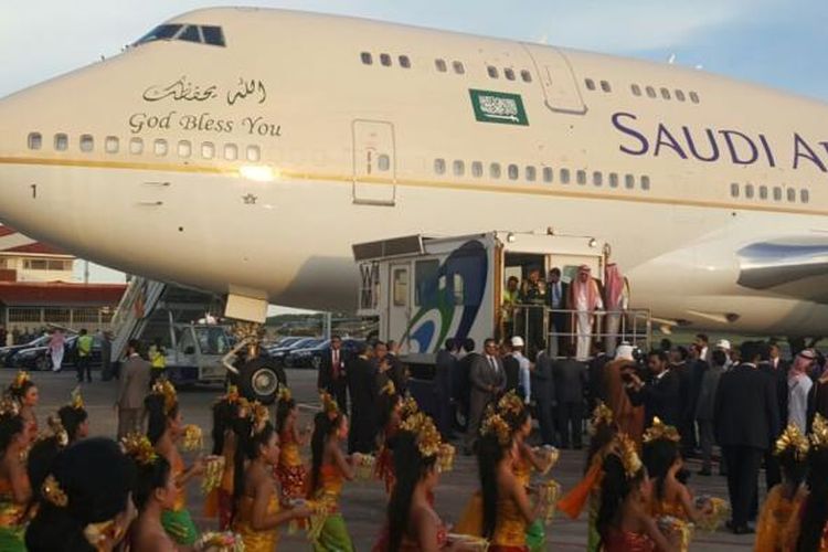 Raja Salman dan rombongan saat tiba di Bali, Sabtu (4/3/2017).