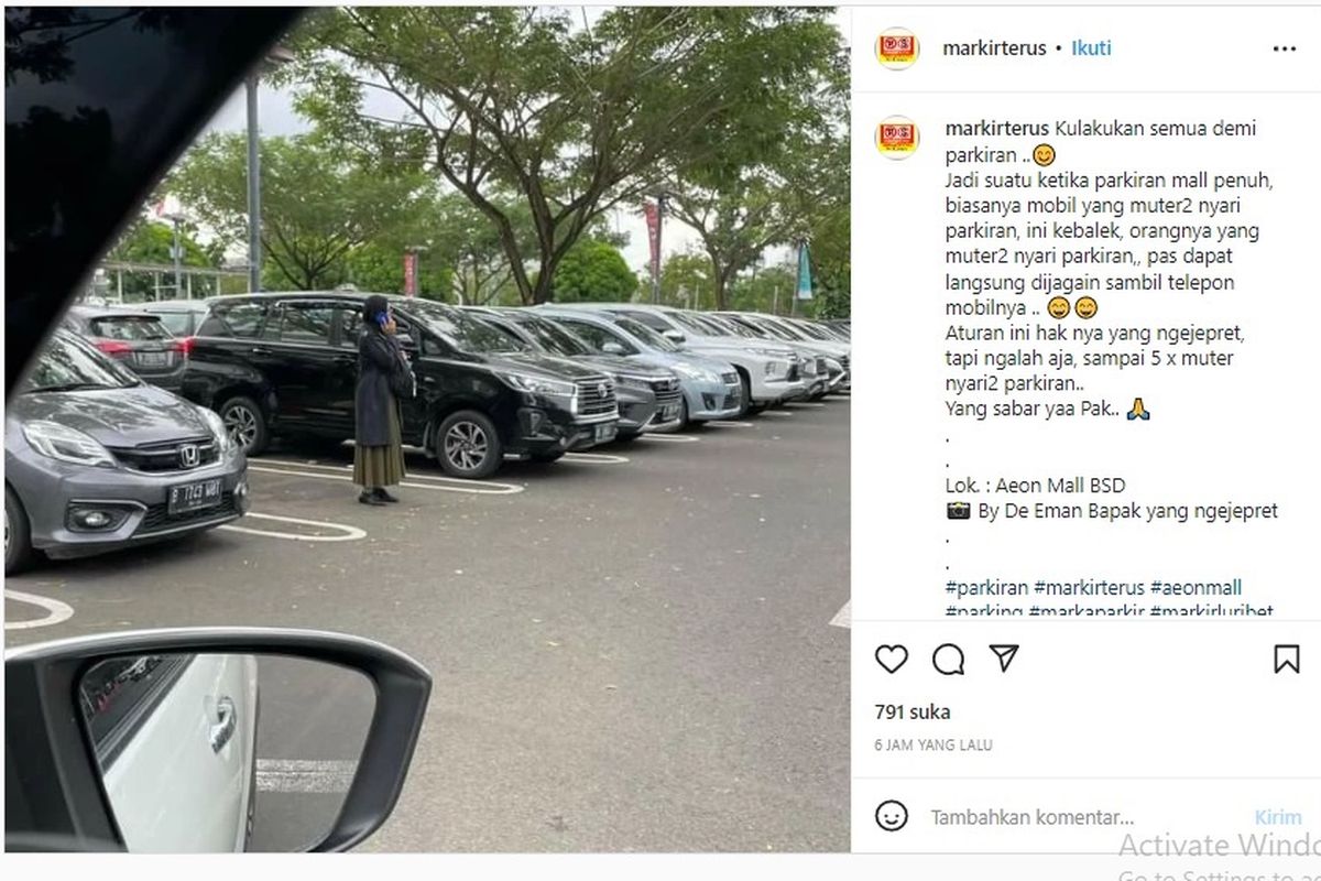 Dalam sebuah peristiwa yang terekam Instagram @markirterus (11/2/2023), terlihat sebuah wanita yang berdiri di sebuah lokasi parkir. Wanita itu bermaksud menempati area parkir terlebih dahulu, sebelum mobilnya tiba.