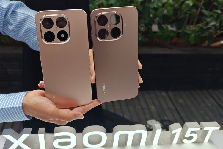 Dari kanan ke kiri: Xiaomi 15T Pro dan Xiaomi 15T resmi meluncur di Indonesia, dalam acara peluncuran yang digelar di Park Hyatt, Jakarta, Selasa (30/9/2025)