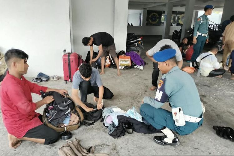 TNI AL Gagalkan Penyelundupan 16 Pekerja Migran Ilegal dari Malaysia dan Bangladesh di Perairan Dumai