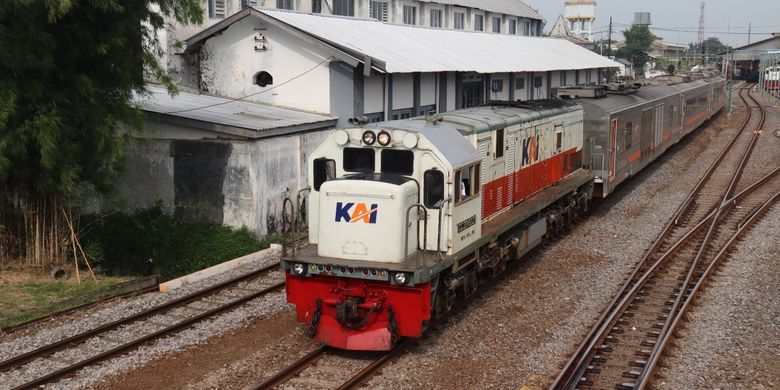 Ilustrasi kereta api. Daftar kereta tarif khusus go show dari Jogja dan Solo Januari 2026. Kereta tarif khusus go show 2026. Tiket kereta go show. Tiket kereta tarif khusus.