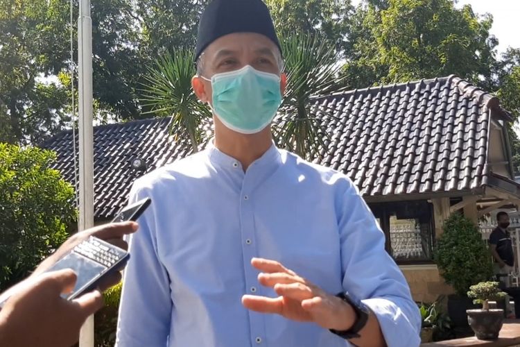 Gubernur Jawa Tengah Ganjar Pranowo saat ditemui di rumah dinasnya Puri Gedeh Semarang, Jumat (17/7/2020).