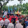 Massa Buruh Mulai Padati Balai Kota DKI, Demo Minta UMP 2023 Naik 13 Persen