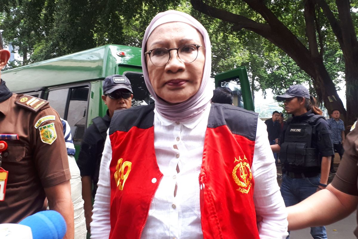 Terdakwa kasus penyebaran berita bohong atau hoaks, Ratna Sarumpaet di Polda Metro Jaya, Selasa (7/5/2019).