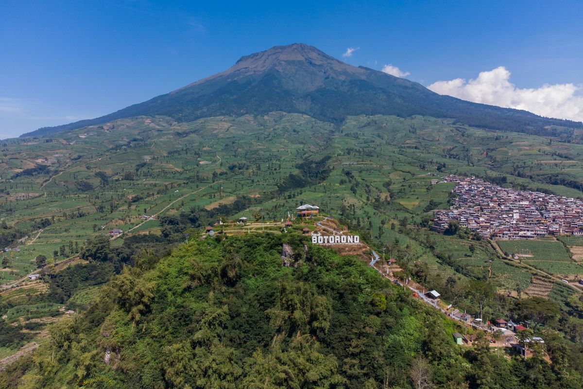 Wisata Puncak Botorono di Temanggung, Jawa Tengah.