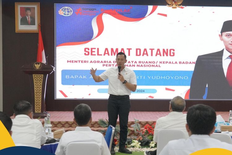 Menteri Agraria dan Tata Ruang/Kepala Badan Pertanahan Nasional (ATR/BPN), Agus Harimurti Yudhoyono (AHY) saat meninjau Kantor Kementerian ATR/BPN di Cikeas, Jawa Barat, Senin (22/04/2024).