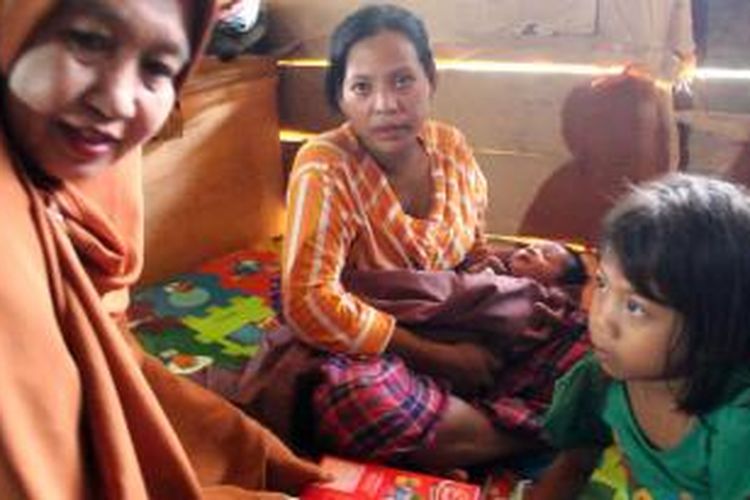 Bayi umur 19 harilolos dari musibah banjir bandang di Kabupaten Barru, Sulawesi Selatan