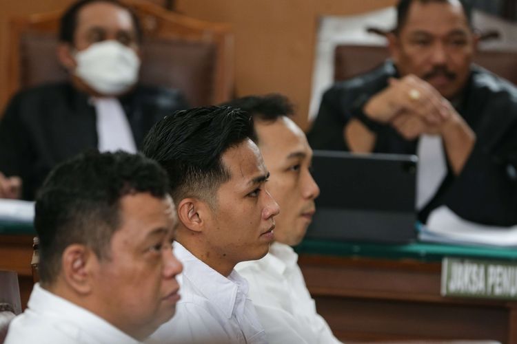 Terdakwa kasus pembunuhan Nofriansyah Yosua Hutabarat atau Brigadir J, Kuat Ma'ruf , Richard Eliezer, dan Ricky Rizal menjalani sidang lanjutan di Pengadilan Negeri (PN) Jakarta Selatan, Senin (5/12/2022).