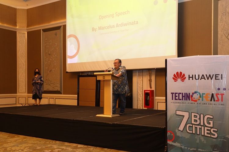 Commerce & Network Director Fiberstar, Marcelus Ardiwinata, saat memberikan sambutan pada acara Technofeast.