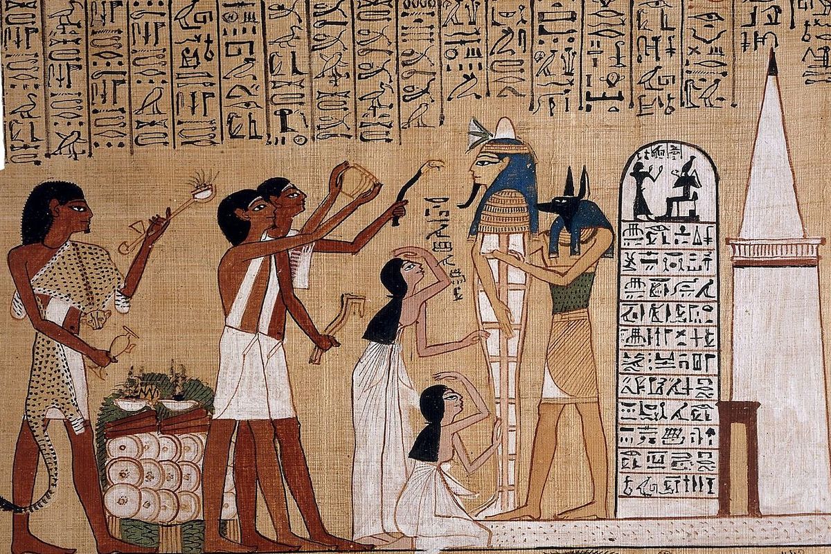 Papirus Mesir Kuno dari Kitab Orang Mati Hunefer. Sebelum kertas lahir, papirus yang menjadi asal kata paper, menjadi media tulis pertama yang banyak digunakan di zaman kuno. Papirus terbuat dari tanaman alang-alang yang banyak tumbuh di sepanjang Sungai Nil.