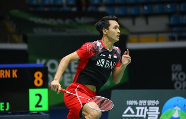 Aksi Jonatan Christie saat meladeni permainan Kunlavut Vitidsarn pada perempat final Korea Open 2022, Jumat (8/4/2022) di Palma Indoor Stadium, Korea Selatan.